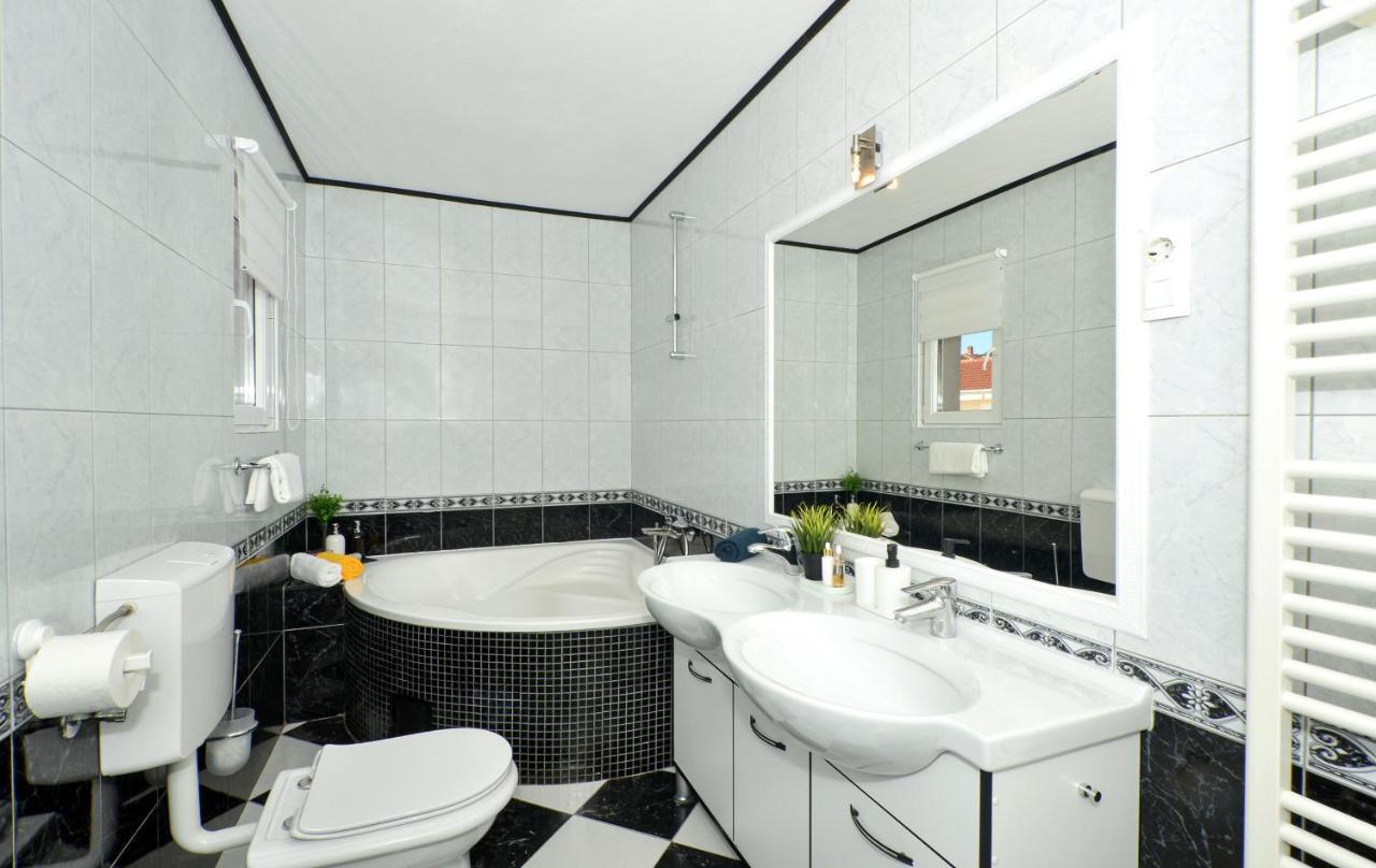 Copacabana Beach Apartments Trogir Dış mekan fotoğraf
